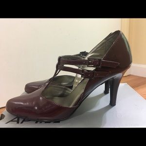 Woman’s Berry patent leather heels